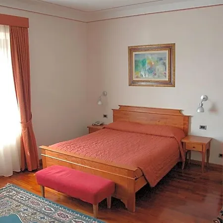 Rutiliano Hotell