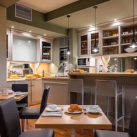 Rutiliano Hotell